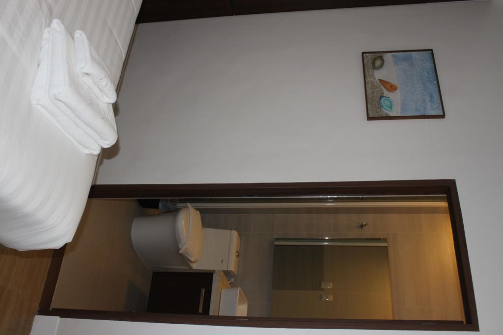The Reef Hotel And Residences Olongapo Extérieur photo